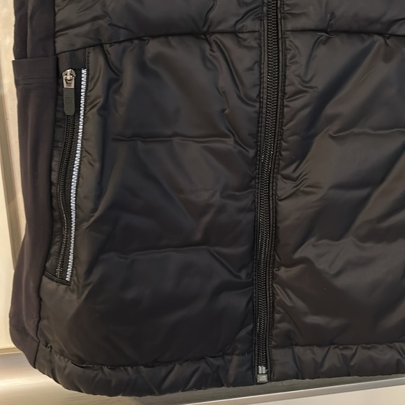 Lululemon Down Vest Sz 2 black EUC - Picture 7 of 14